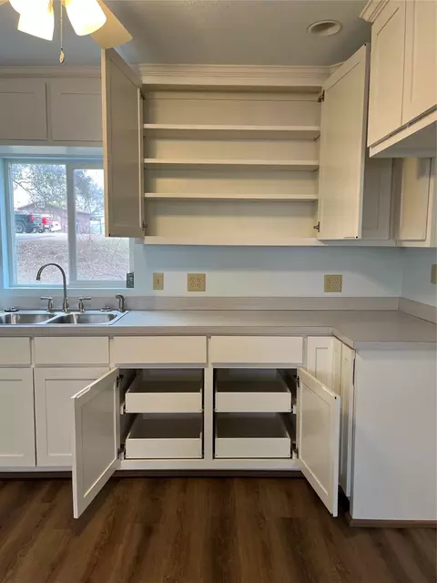 1007 E Grand Ave, Comanche, TX 76442 photo 6
