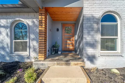 1812 Post Oak Ln, Carrollton, TX 75007