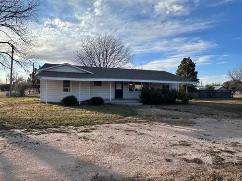 314 Morgan St, Tye, TX 79563