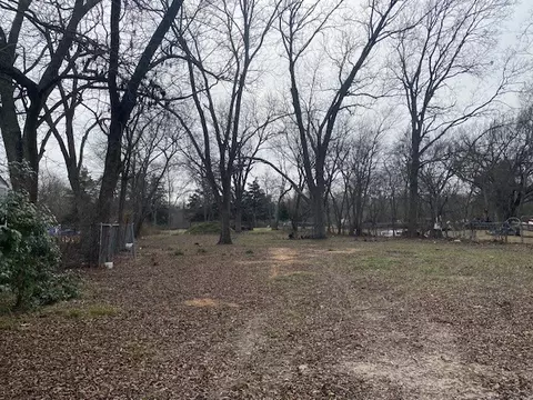 705 S 4th St, Bonham, TX 75418