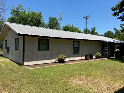 Exterior - 101 W 3rd St, Roxton, TX 75477 photo 3 of 3
