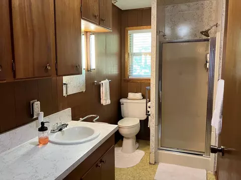 Bath - 101 W 3rd St, Roxton, TX 75477 photo 3 of 3