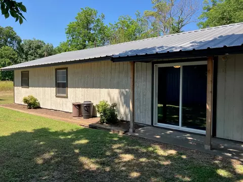 Exterior - 101 W 3rd St, Roxton, TX 75477 photo 2 of 3