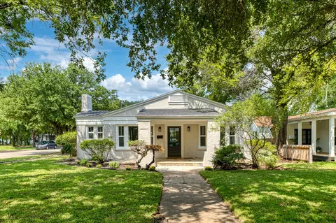 1926 Patton Ct, Fort Worth, TX 76110