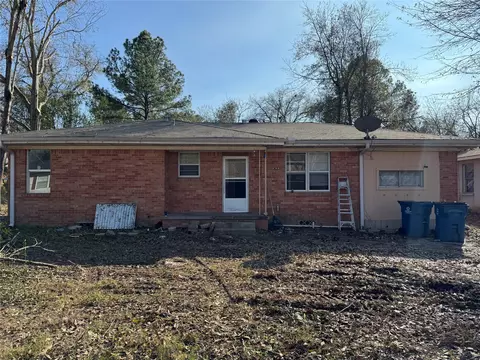 121 W Clinton Ave, Athens, TX 75751