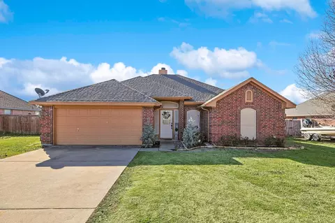 207 White Wing Dr, Krum, TX 76249