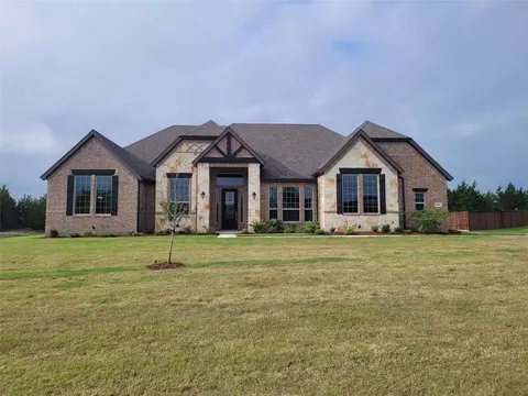 6840 Champion Rd, Midlothian, TX 76065