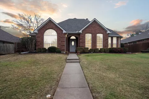 705 Smokerise Cir, Denton, TX 76205