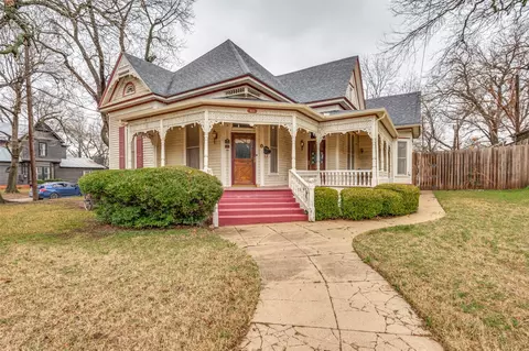 912 W Main St, Waxahachie, TX 75165