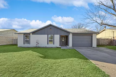 6908 Lincolnshire Ln, North Richland Hills, TX 76182