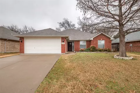924 Heberle Dr, Burleson, TX 76028
