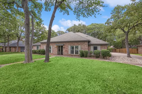 3809 Wimbleton Ct, Bedford, TX 76021