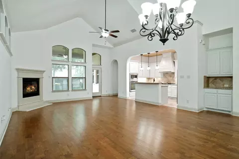 3008 Bella Lago Dr, Denton, TX 76210