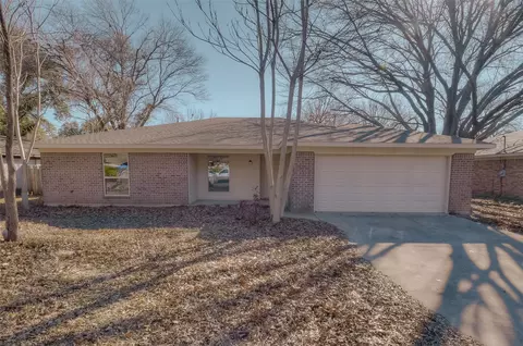 1800 Mulberry Dr, Benbrook, TX 76126