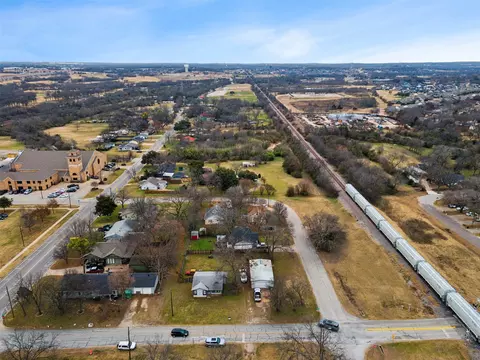 View/Area - 100 Eldred St, Burleson, TX 76028 photo 9 of 12