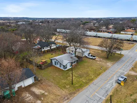 View/Area - 100 Eldred St, Burleson, TX 76028 photo 3 of 12