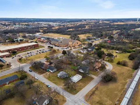 View/Area - 100 Eldred St, Burleson, TX 76028 photo 8 of 12