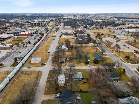 View/Area - 100 Eldred St, Burleson, TX 76028 photo 11 of 12