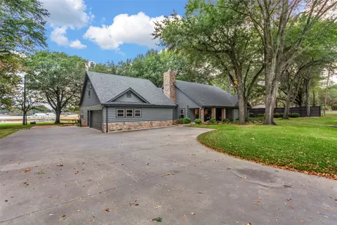 2606 N Shore Dr, Bonham, TX 75418