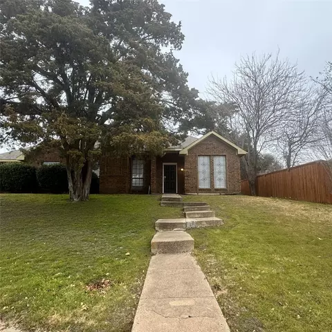 801 Woodridge Dr, Desoto, TX 75115