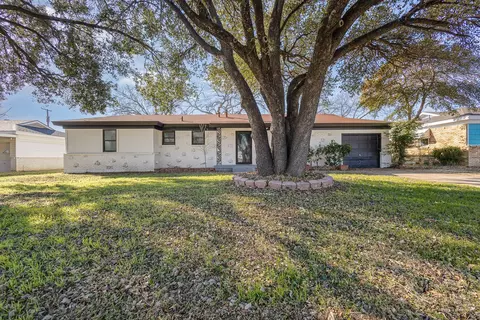 809 Glenda Dr #B, Bedford, TX 76022