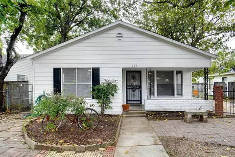 304 E Fogg St, Fort Worth, TX 76110