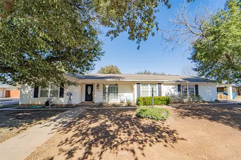1508 Cypress St, Breckenridge, TX 76424