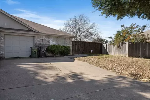 5228 Kelly Hill Dr, Arlington, TX 76017