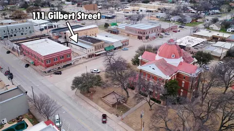 111 W Gilbert St, Henrietta, TX 76365