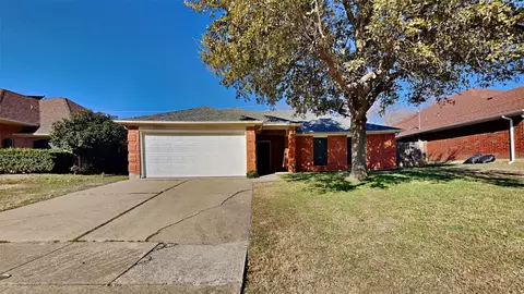 905 Meadowdale Rd, Arlington, TX 76017