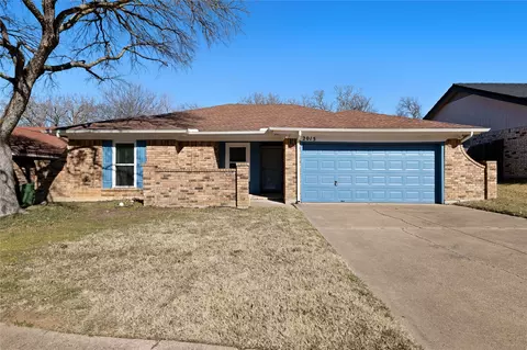 2015 W Nathan Lowe Rd, Arlington, TX 76017