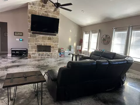 110 Kriston Ln, Springtown, TX 76082 photo 9