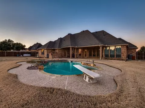 8630 Glenturret Dr, Red Oak, TX 75154