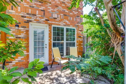1307 Roaring Springs Rd, Fort Worth, TX 76114