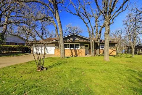 7237 Robinhood Ln, Fort Worth, TX 76112