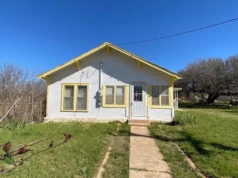222 Mountain St, Burkett, TX 76828