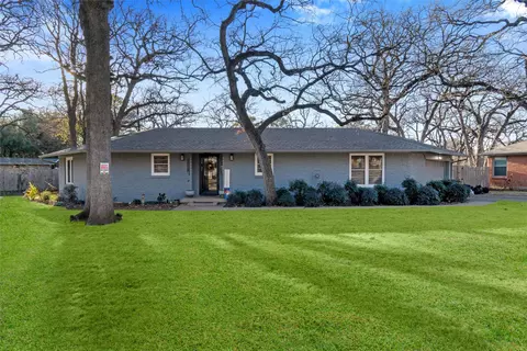 904 Briarwood Blvd, Arlington, TX 76013