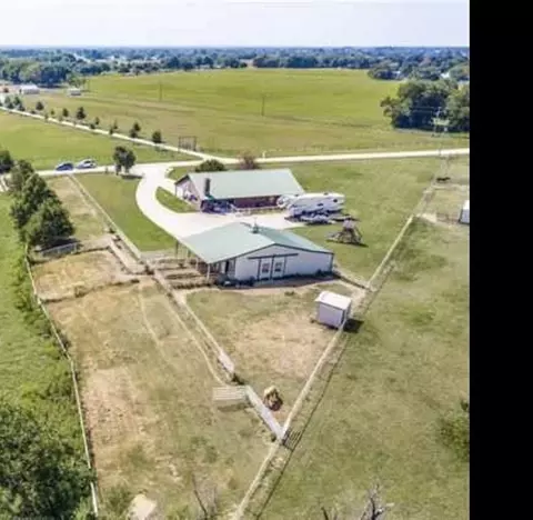 10692 Bobbie Ln, Pilot Point, TX 76258