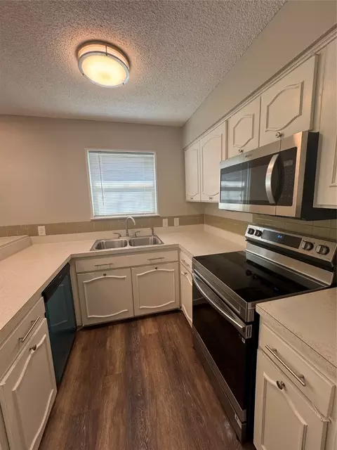 1010 Waverly Dr, Arlington, TX 76015