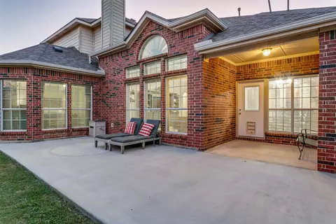 Exterior - 1404 Apache Trl, Corinth, TX 76210 photo 2 of 6