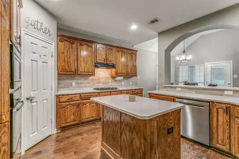 Kitchen - 1404 Apache Trl, Corinth, TX 76210 photo 2 of 3