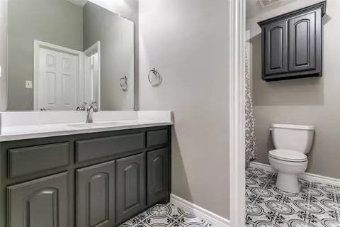 Bath - 1404 Apache Trl, Corinth, TX 76210 photo 5 of 5