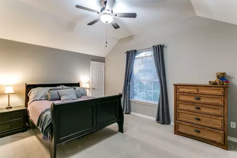 Bedroom - 1404 Apache Trl, Corinth, TX 76210 photo 5 of 6