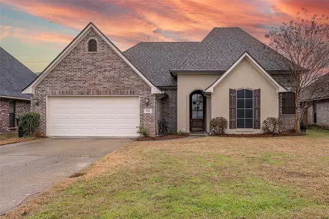 1721 Hassell Dr, Bossier City, LA 71112