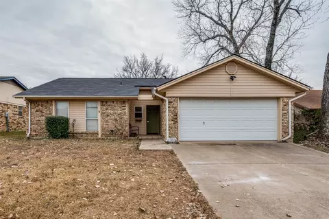 6636 Fair Oaks Dr, Watauga, TX 76148
