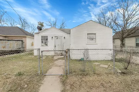 211 Henry St, Waxahachie, TX 75165