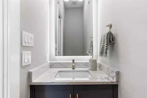 Bath - 7602 Element Ave, Plano, TX 75024 photo 4 of 6