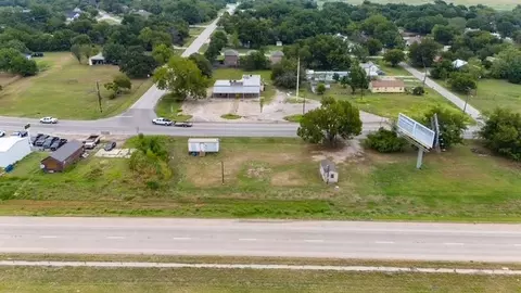 900 S Parkway Dr, Alvarado, TX 76009