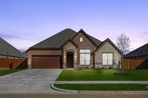 909 Meadow View Dr, Cleburne, TX 76033