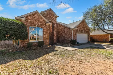 105 Londonderry Ln, Mansfield, TX 76063